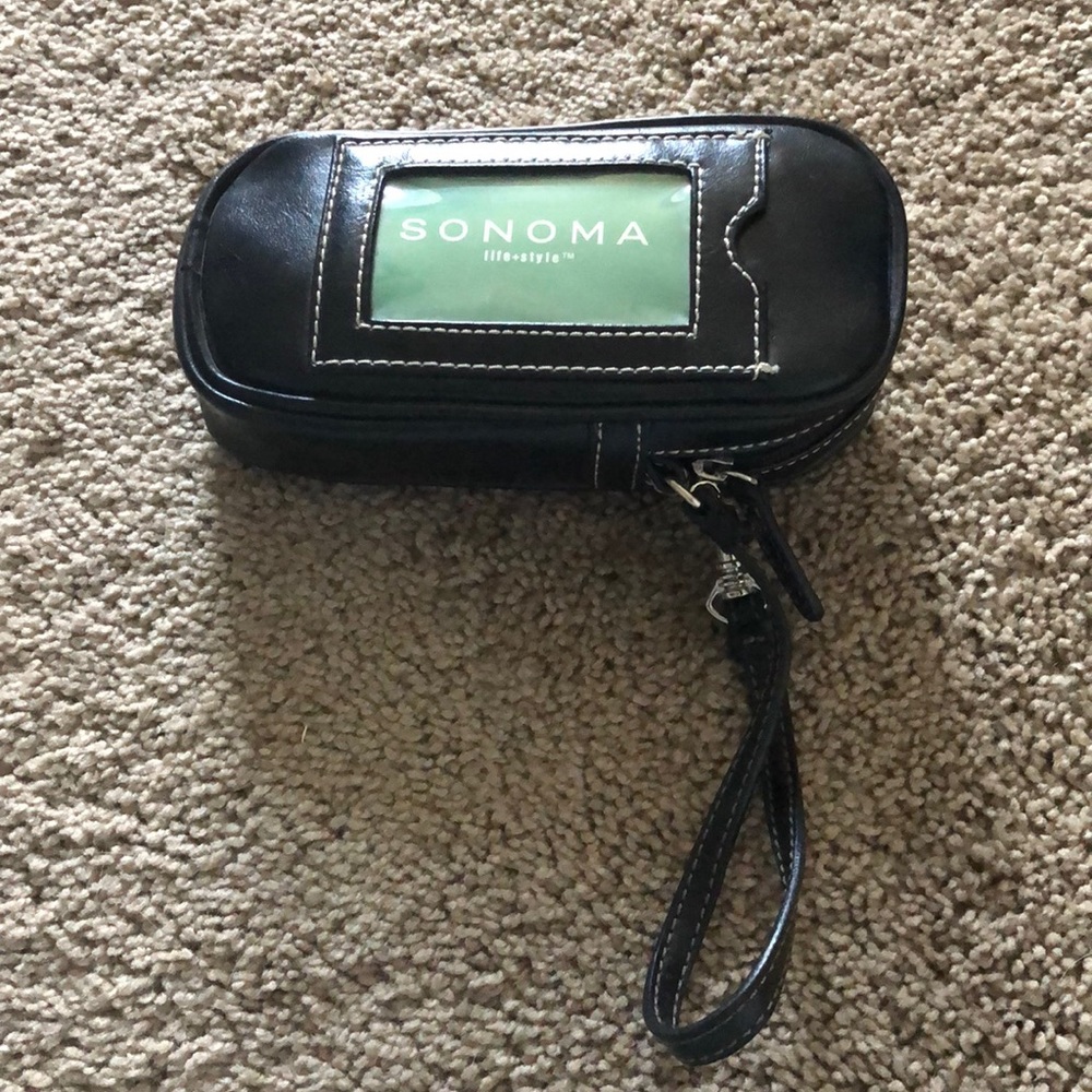 Sonoma Wristlet Black NWT‎
